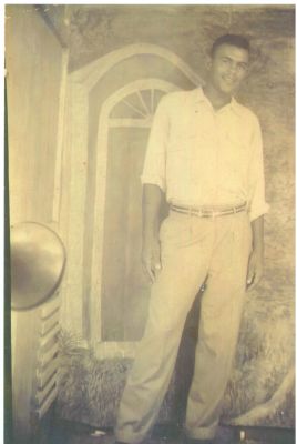 Thornton Harvey Ray
Taken @ 1953 Age 19
Thornton (Tap) is the Son of Alice Mae Harvey Ray
