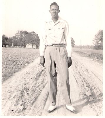 William Thomas Harvey 1947
Taken in Gumberry, NC
WT, Tit is the Son of Lloyd Russell Harvey
Keywords: William Thomas Harvey