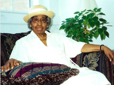 Aquilla Melton Harvey
Taken at Flora Mae Harvey's house in Poughkeepsie, NY
Wife of Wm. Henry Harvey (2)
Daughter-in-law of Annie Harvey
Keywords: Aquilla